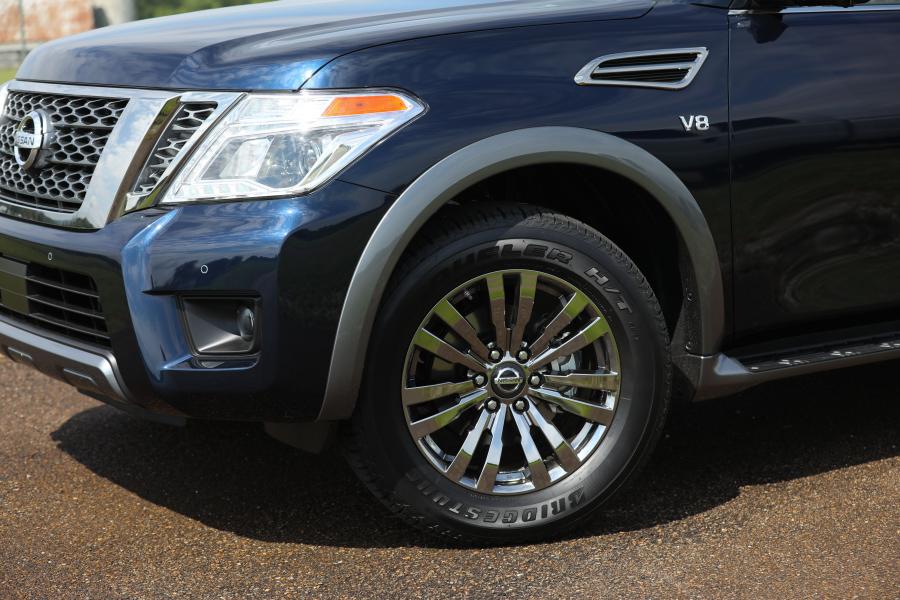Детали экстерьера Nissan Armada Platinum Reserve 2017 года  (фото 11 из 18)
